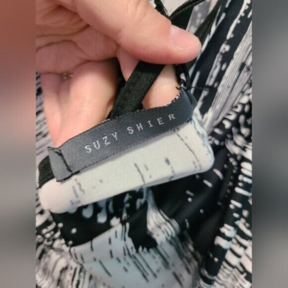 Black White Lightweight Cut Out Strappy Back Sleeveless Dressy Summer Top Blouse - Picture 3 of 5